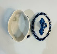 Load image into Gallery viewer, Vintage Russian Ghzel Porcelain Trinket Dish with Lid
