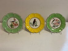 Load image into Gallery viewer, Three Majolica Bird Plates made in Italy