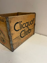Load image into Gallery viewer, Vintage Clicquot Club Soda Bottle Crate