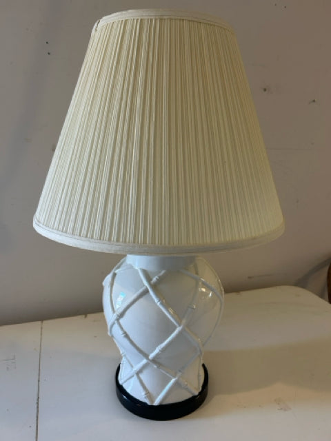 White Lattice Ginger Jar Lamp