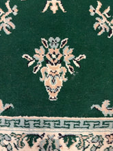 Load image into Gallery viewer, Hunter Green &amp; Cream Wool Area Rug
