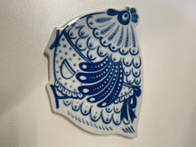 Load image into Gallery viewer, Blue and White Chicken Trivet
