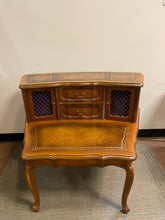 Load image into Gallery viewer, Vintage Walnut French Provincial Occasional Table
