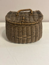 Load image into Gallery viewer, Small Fishing Creel
