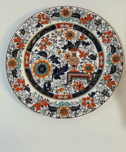 Load image into Gallery viewer, Imari Old Japan Vase Pattern Decorative Plate from Mason's Pottery  (England)
