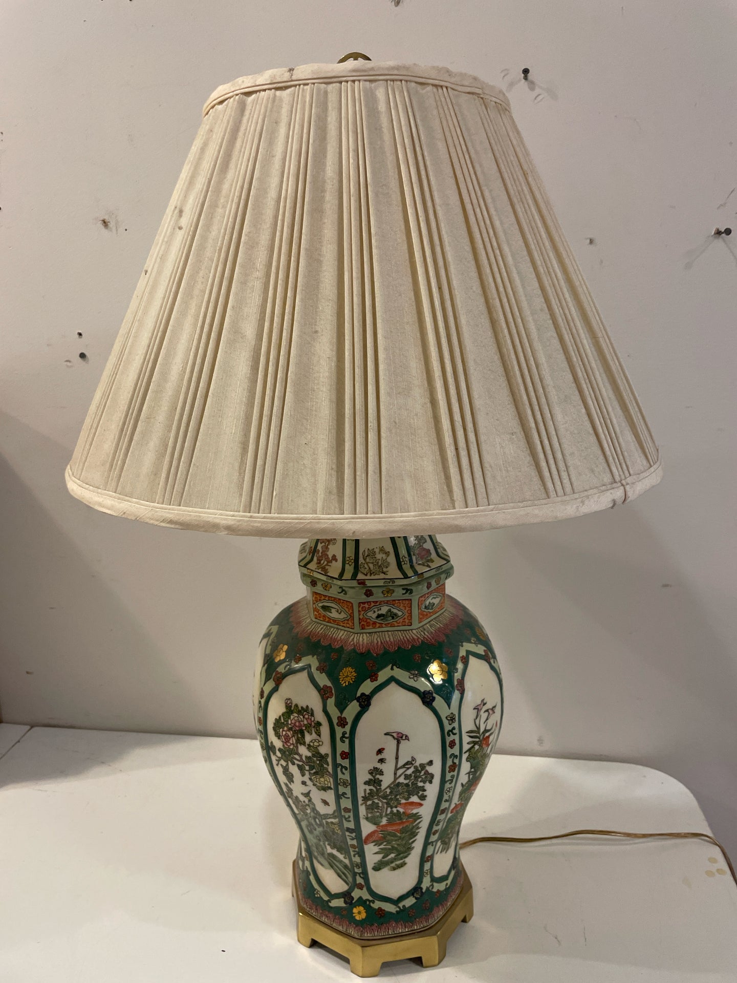 Chinoiserie Lamp on Gold Base