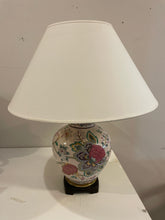 Load image into Gallery viewer, Vintage Porcelain Lamp
