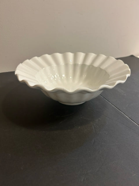 White Ruffle Serving Bowl from Varm Ceramica made in Italy