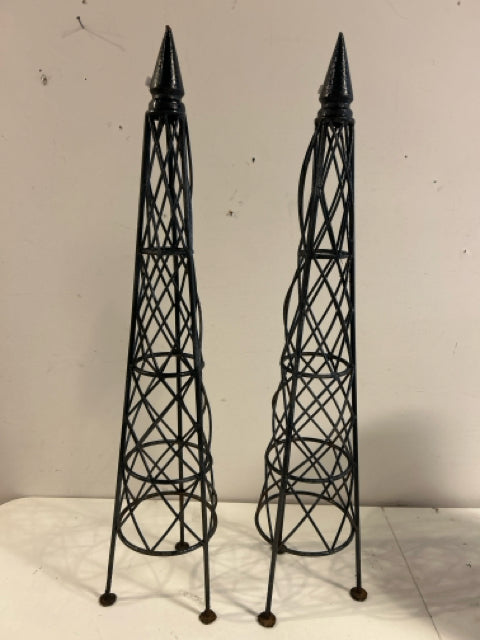 Pair of Black Iron  Garden Trellis'