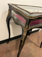 Load image into Gallery viewer, Vintage French Style Display Occasonional Table
