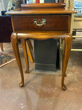 Load image into Gallery viewer, Petite Entry Table &amp;  Mirror
