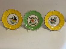 Load image into Gallery viewer, Three Majolica Bird Plates made in Italy
