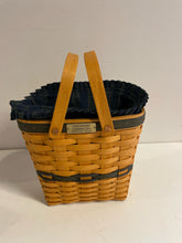 Load image into Gallery viewer, Longaberger Collectors Club Membership Basket
