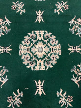 Load image into Gallery viewer, Hunter Green &amp; Cream Wool Area Rug
