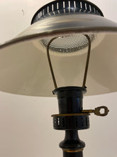 Load image into Gallery viewer, Vintage Tole Table  Lamp
