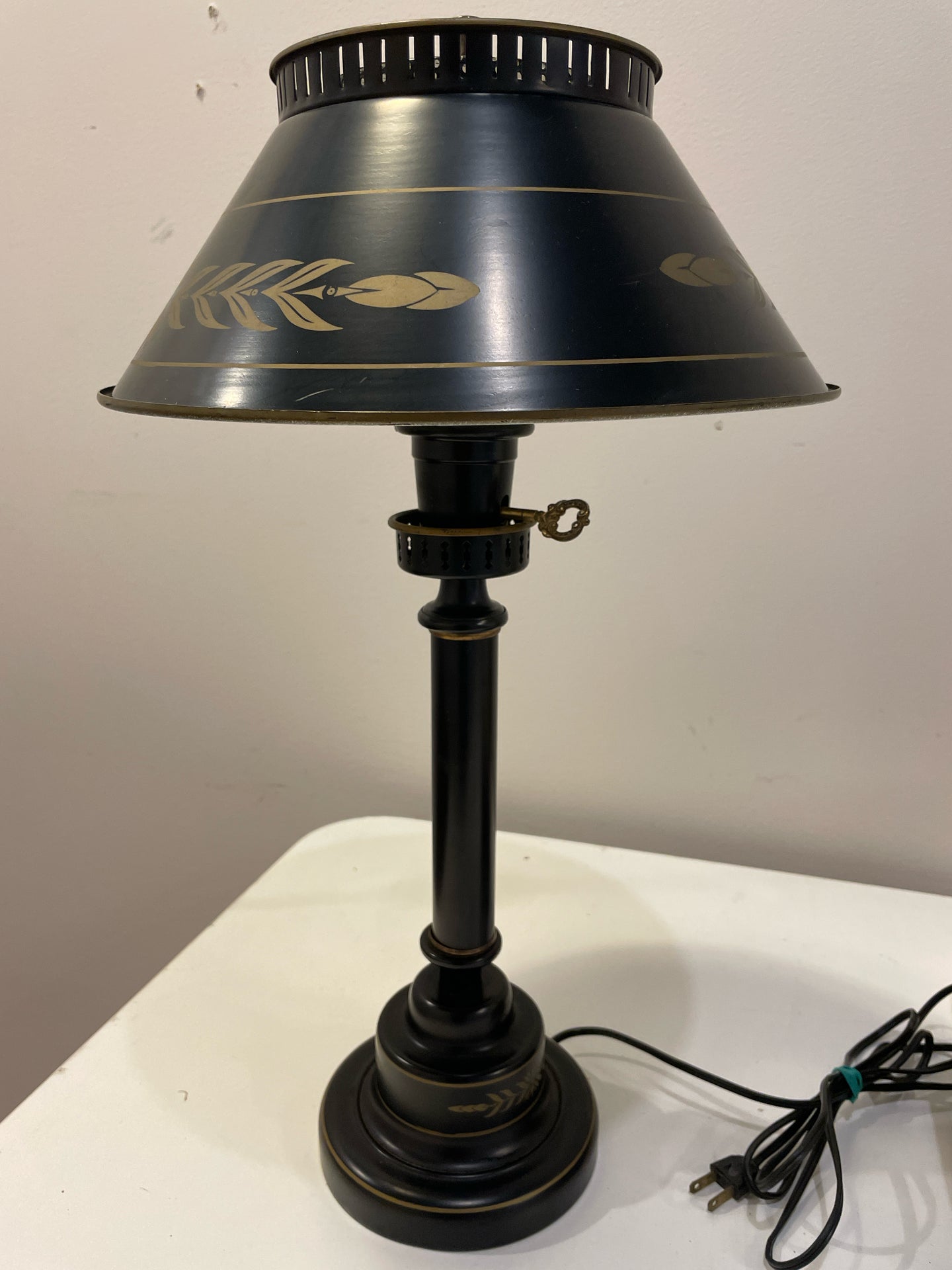 Vintage Tole Table  Lamp