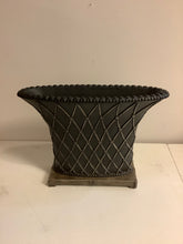 Load image into Gallery viewer, Metal Lattice Pattern Planter
