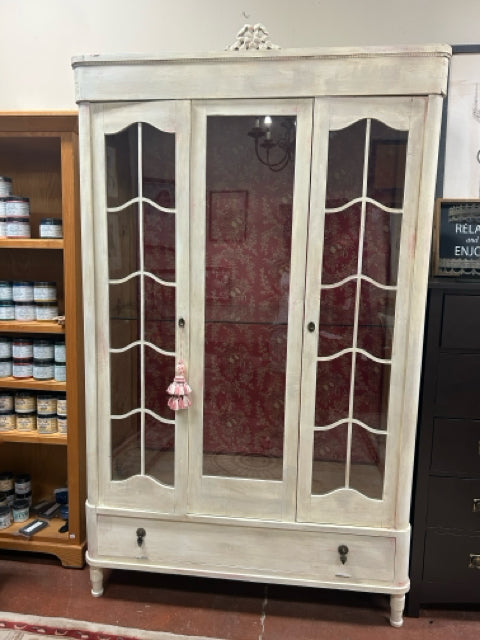 Vintage White Washed Schrank Cabinet with One Glass Shelf