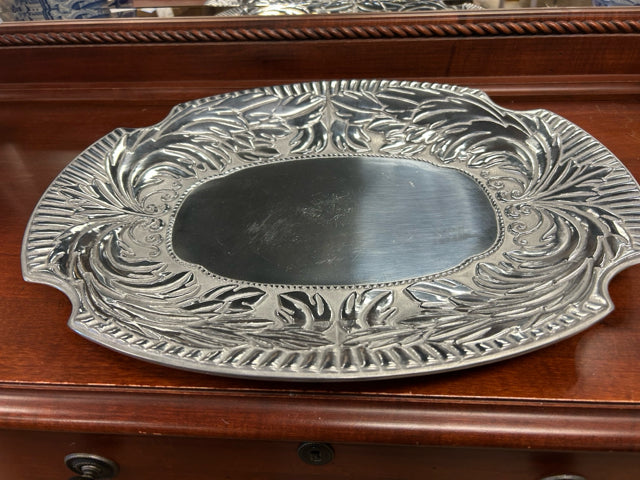 Acanthus Large Oval Tray from Wilton Armetale