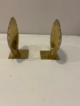 Load image into Gallery viewer, Vintage Brass Clam Shell Bookends
