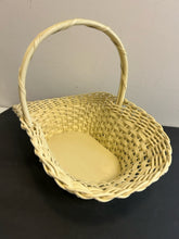 Load image into Gallery viewer, Vintage Bear Creek Orchards Basket from Harry &amp; David
