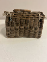 Load image into Gallery viewer, Small Fishing Creel
