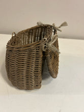 Load image into Gallery viewer, Small Fishing Creel
