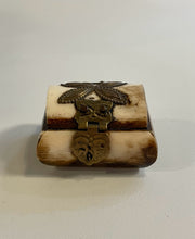 Load image into Gallery viewer, Petite Vintage Bone and Brass Trinket Box
