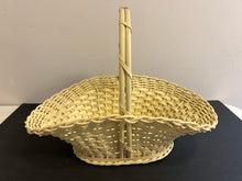 Load image into Gallery viewer, Vintage Bear Creek Orchards Basket from Harry &amp; David
