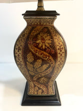 Load image into Gallery viewer, Paisley Pattern Ceramic Table Lamp
