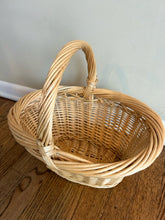 Load image into Gallery viewer, Basket with Handle &amp; Twister Rim
