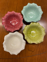 Load image into Gallery viewer, Set of 4 Stoneware Flower Bowls
