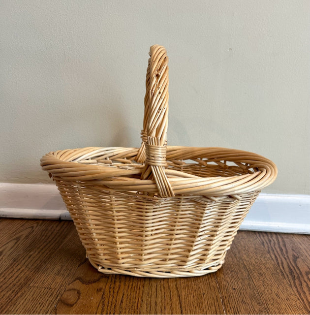 Basket with Handle & Twister Rim