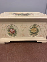 Load image into Gallery viewer, Small Floral Painted Trunk
